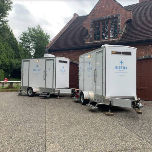 washroom trailer rental outside home