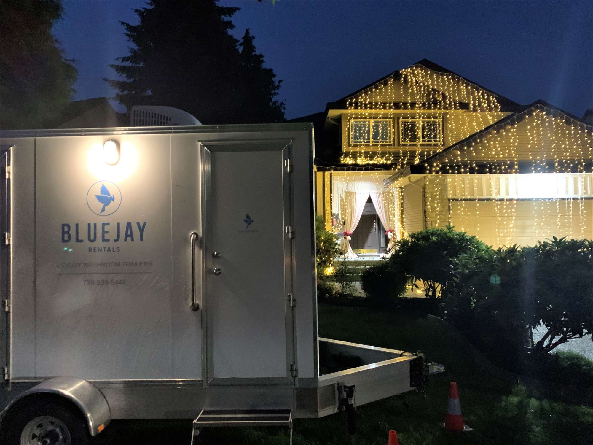 washroom trailer outside wedding