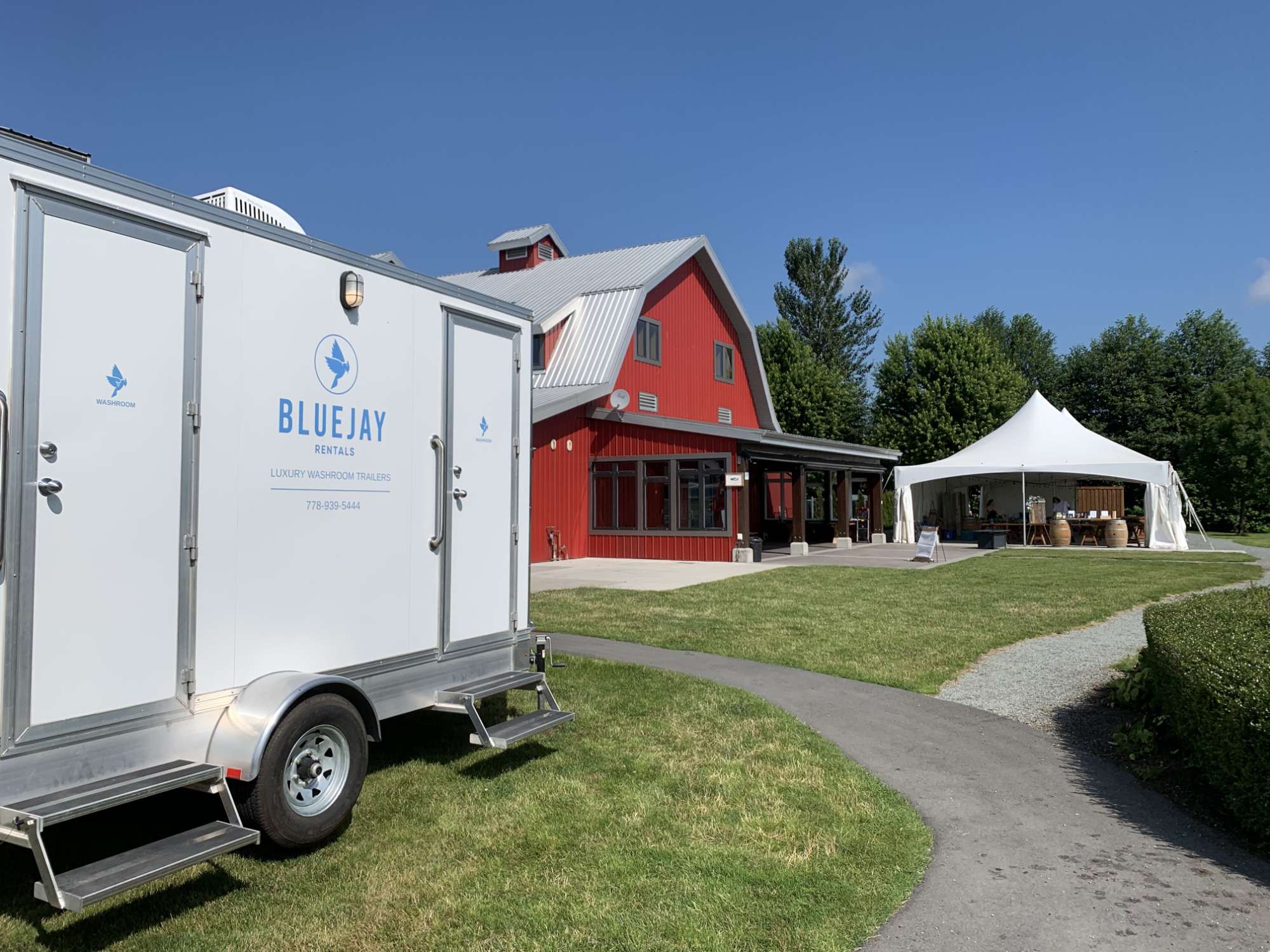 Making the Most of Your Bathroom Trailer Rental for Weddings