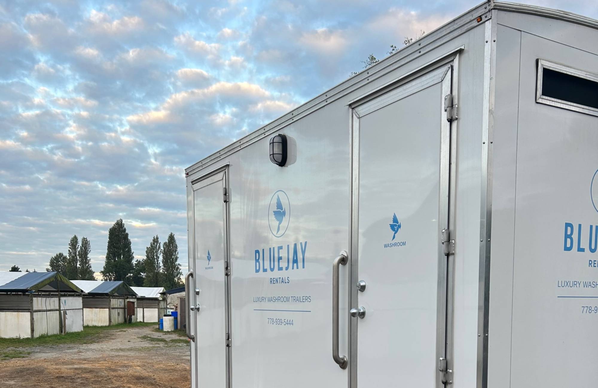 triple washroom trailer outside construction site