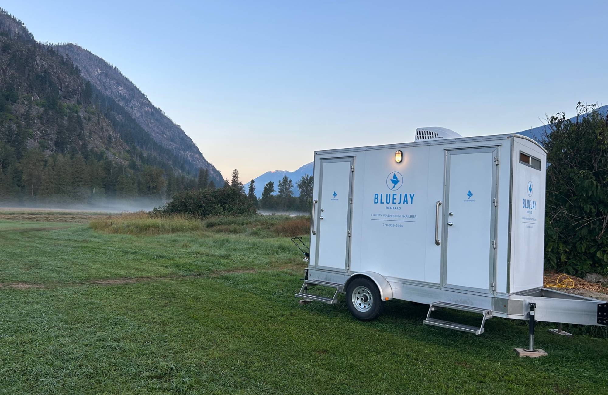 washroom trailer outside worksite