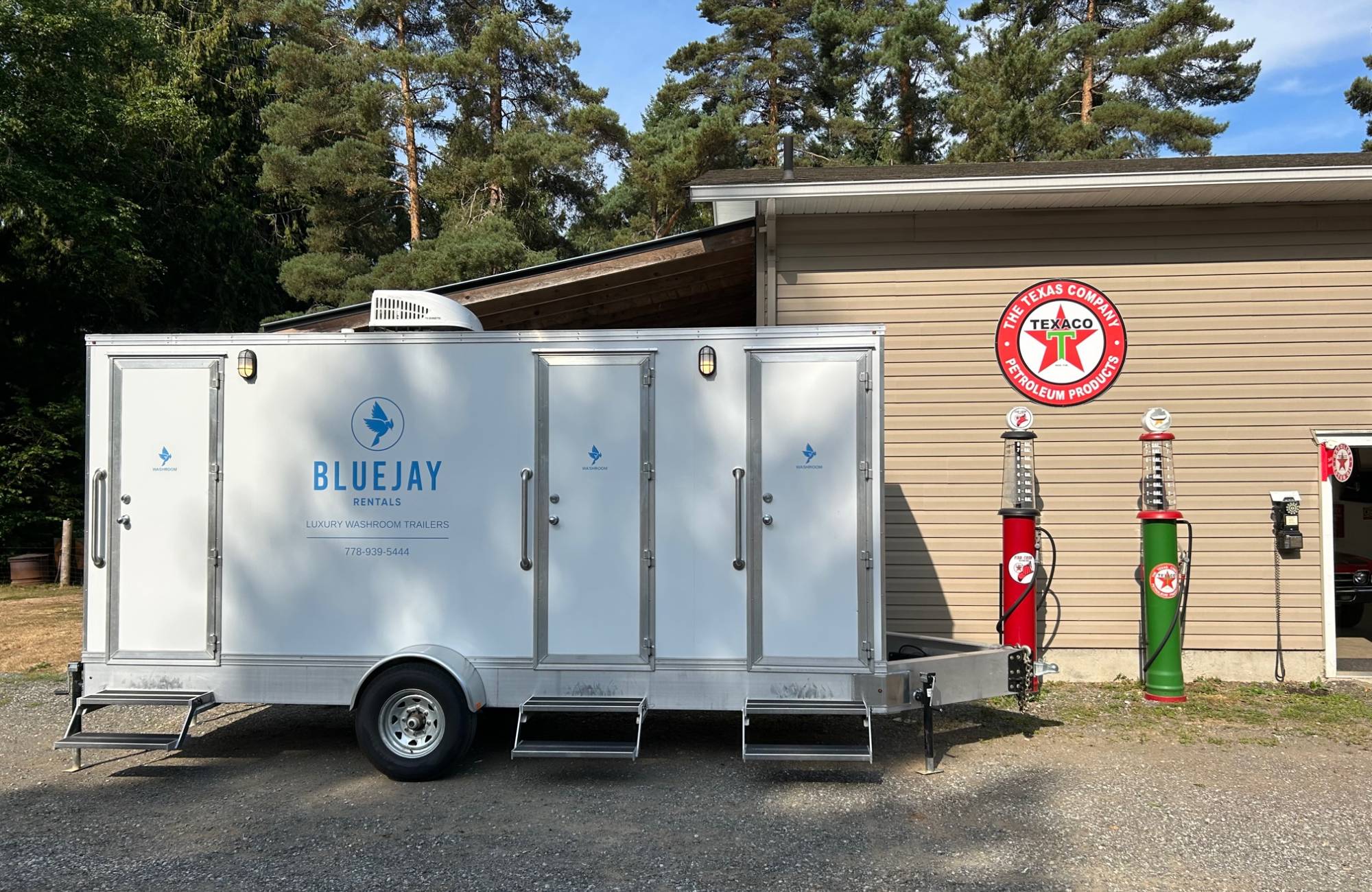 Benefits of High-End Portable Washrooms for Construction Sites