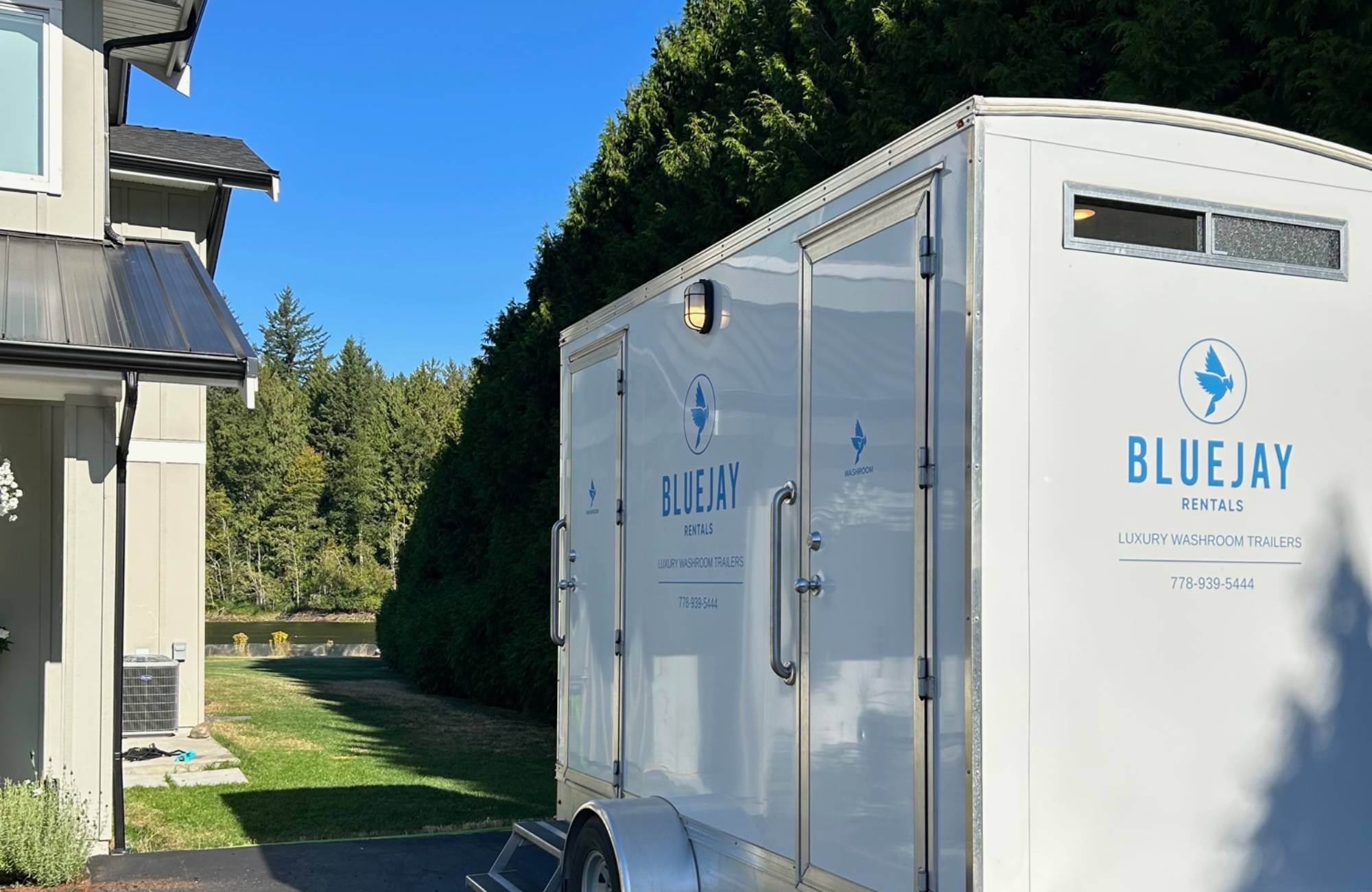 Hygiene and Comfort in One: Advantages of Having a Modern Washroom Trailer On-Site