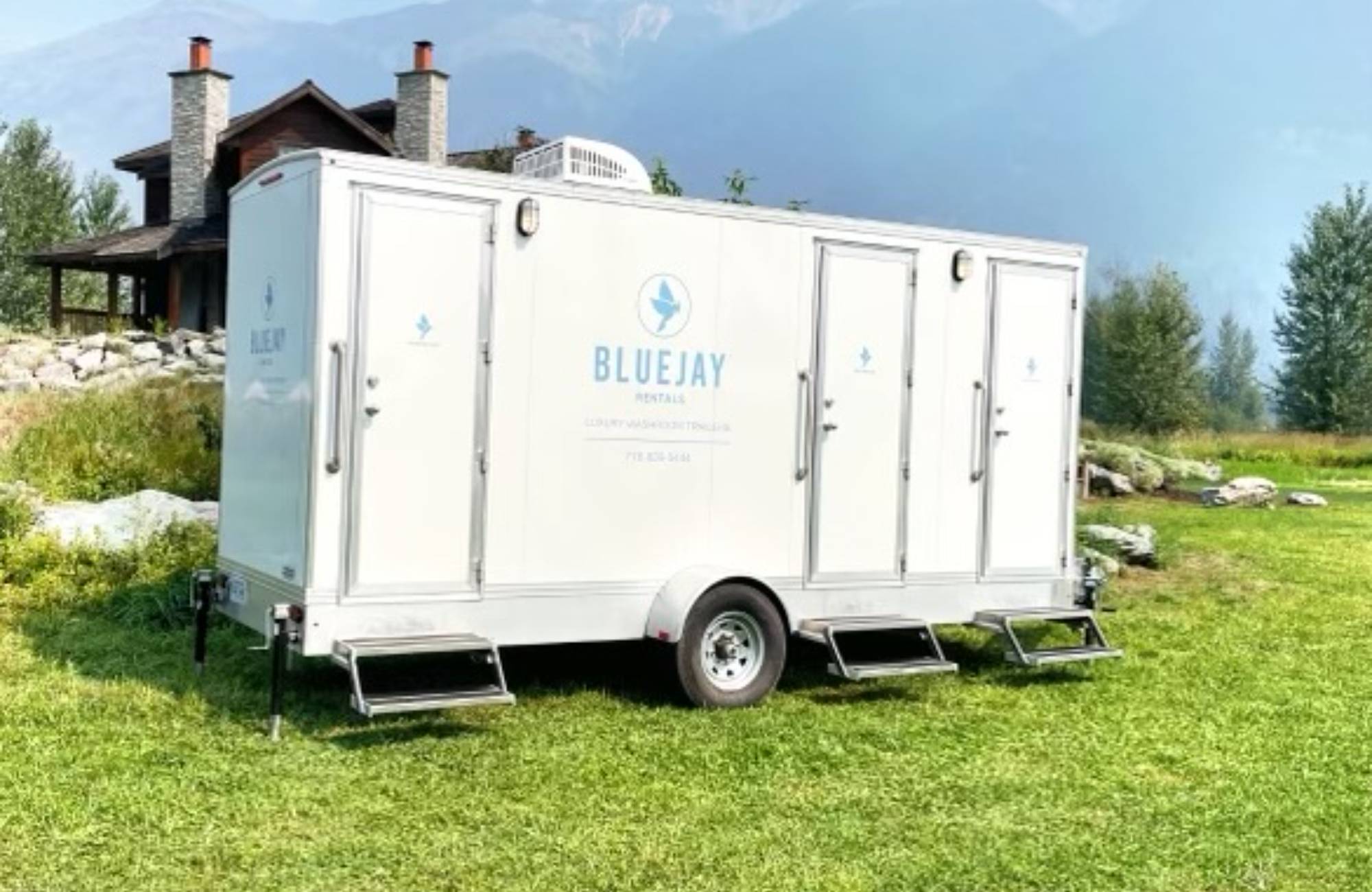washroom trailer for wedding outside grass