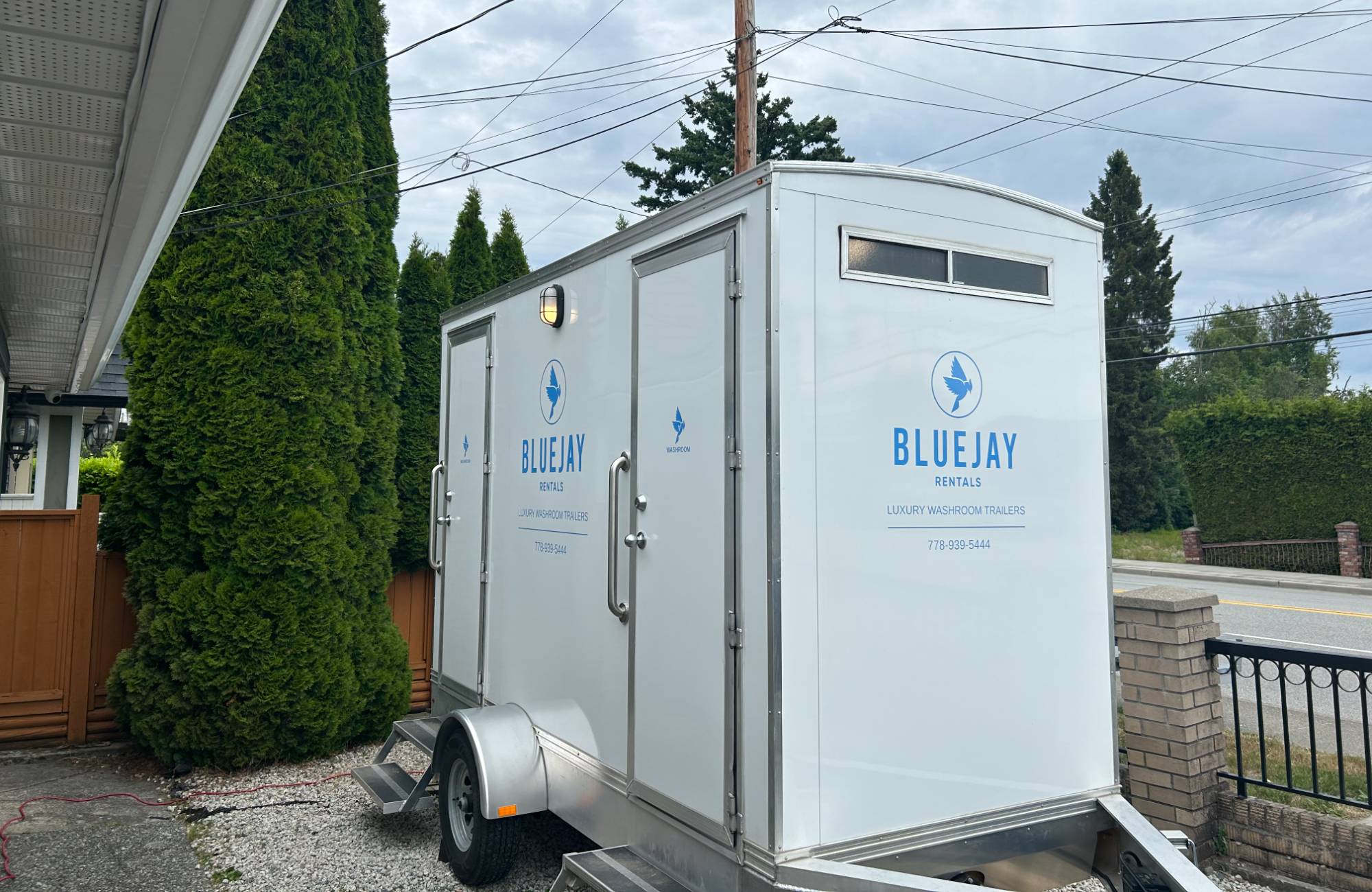 Keeping it Classy – The Trend of High-End Washroom Trailers at Weddings