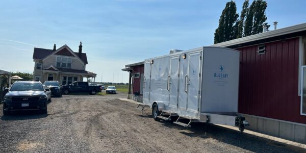 Prioritizing Guest Comfort – Benefits of Trailer Washrooms at Weddings