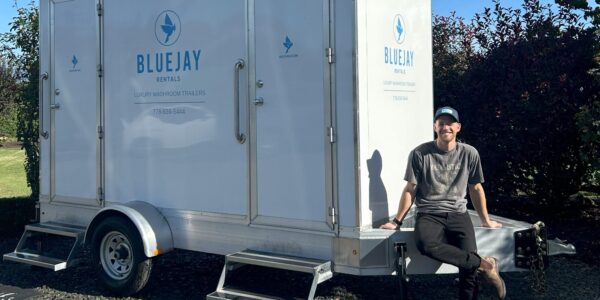 Washroom Trailers vs. Porta Potties: Choosing the Right Portable Restroom Solution