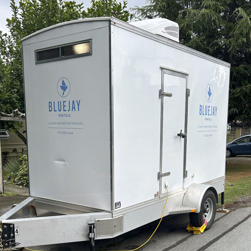 washroom trailer outside construciton site