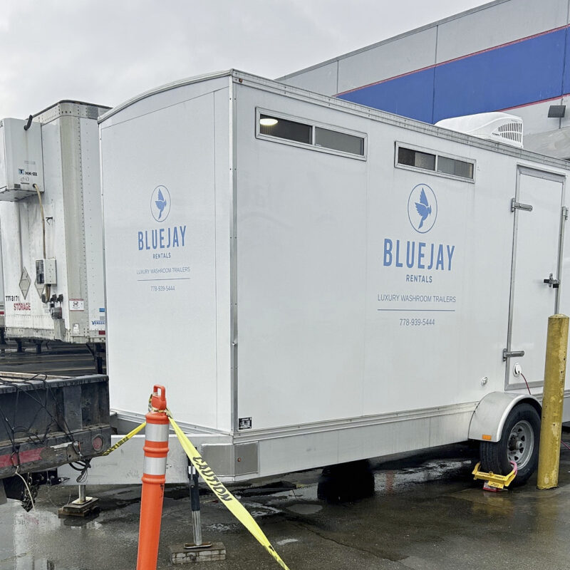 large capacity washroom trailer