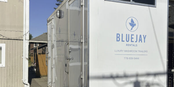 How Luxury Washroom Trailers Work at Venues Without Power or Water